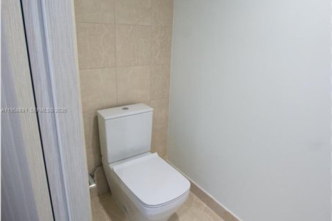 Condo in Miami, Florida, 2 bedrooms  № 2017583 - photo 7