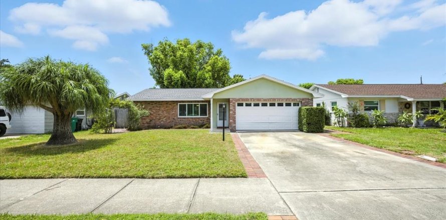 Casa en Seminole, Florida 2 dormitorios, 120.4 m2 № 1884944