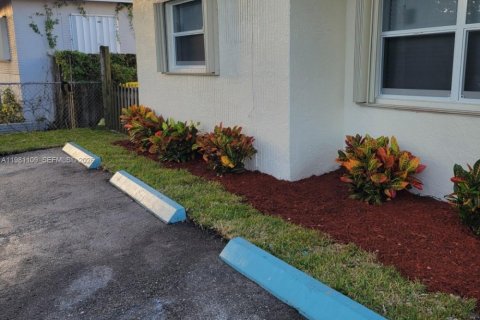 Casa en alquiler en Dania Beach, Florida, 2 dormitorios, 162.11 m2 № 2080382 - foto 9