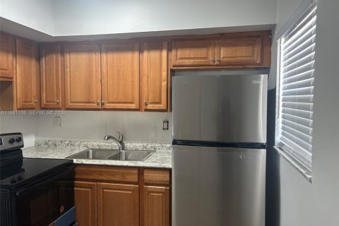 Casa en alquiler en Dania Beach, Florida, 2 dormitorios, 162.11 m2 № 2080382 - foto 2