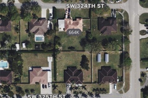 House in Homestead, Florida 4 bedrooms, 215.63 sq.m. № 1953304 - photo 2