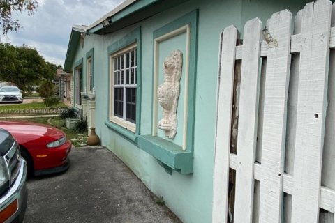 Casa en venta en Sunrise, Florida, 2 dormitorios, 92.9 m2 № 1692023 - foto 3