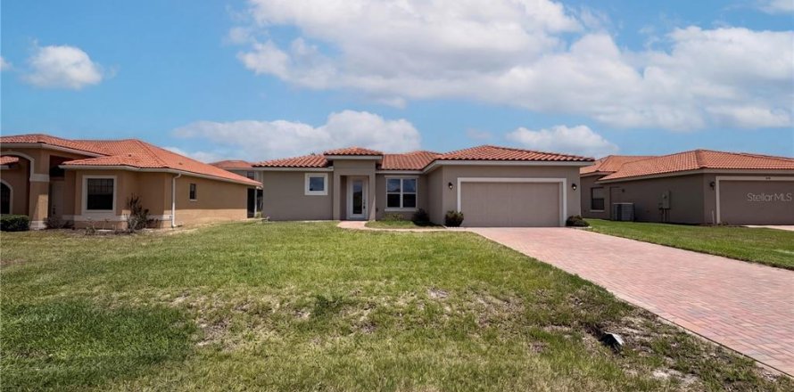 House in Kissimmee, Florida 4 bedrooms, 156.26 sq.m. № 2227793
