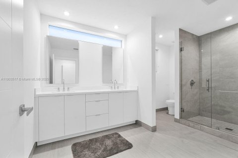 Casa en venta en Hollywood, Florida, 4 dormitorios, 375.6 m2 № 1954754 - foto 25