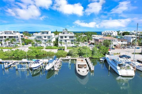 Casa en venta en Hollywood, Florida, 4 dormitorios, 375.6 m2 № 1954754 - foto 2