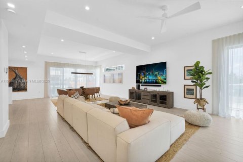 Casa en venta en Hollywood, Florida, 4 dormitorios, 375.6 m2 № 1954754 - foto 10