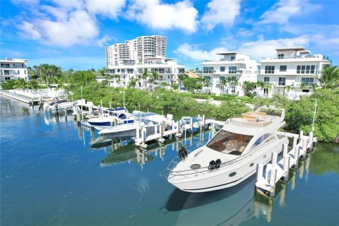 Casa en venta en Hollywood, Florida, 4 dormitorios, 375.6 m2 № 1954754 - foto 3