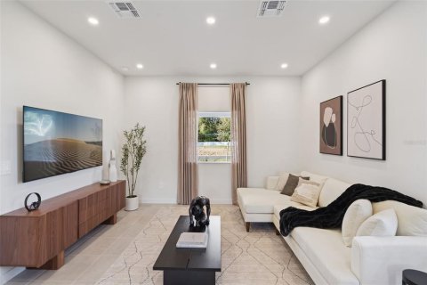 House in Lady Lake, Florida 3 bedrooms, 154.12 sq.m. № 2119501 - photo 3