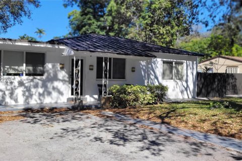 Casa en North Miami, Florida 3 dormitorios, 145.95 m2 № 2011471