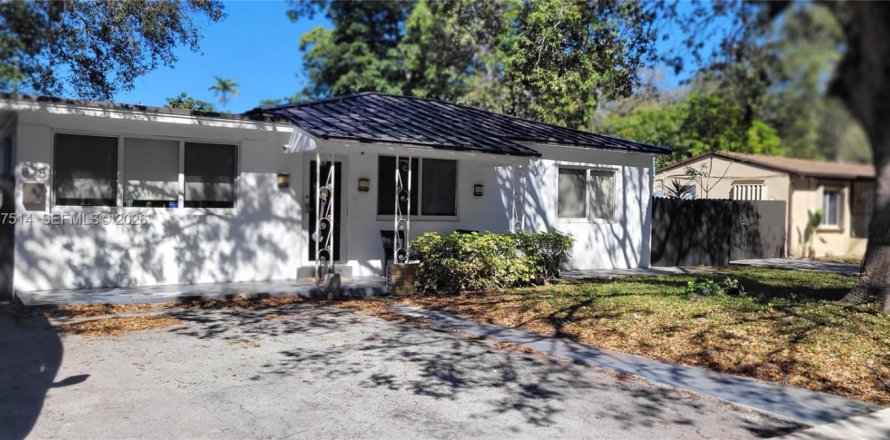 Casa en North Miami, Florida 3 dormitorios, 145.95 m2 № 2011471