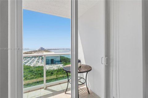 Copropriété à vendre à Sunny Isles Beach, Floride: 2 chambres, 126.07 m2 № 1891748 - photo 24