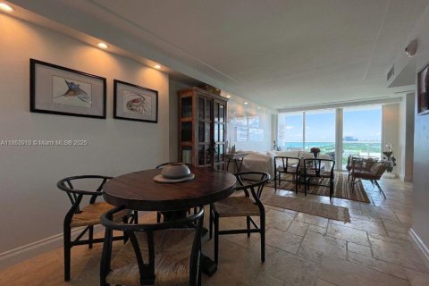 Condo in Sunny Isles Beach, Florida, 2 bedrooms  № 1891748 - photo 4