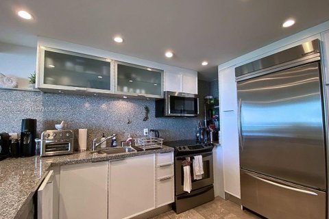 Condo in Sunny Isles Beach, Florida, 2 bedrooms  № 1891748 - photo 6