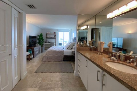 Condo in Sunny Isles Beach, Florida, 2 bedrooms  № 1891748 - photo 10
