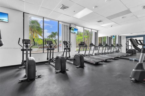 Condo in Sunny Isles Beach, Florida, 2 bedrooms  № 1891748 - photo 20