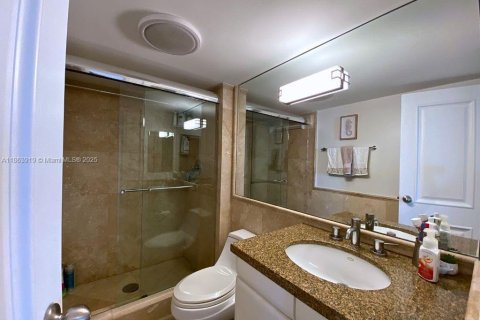 Condo in Sunny Isles Beach, Florida, 2 bedrooms  № 1891748 - photo 9