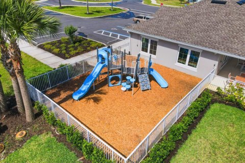 House in St. Lucie, Florida 3 bedrooms, 122.07 sq.m. № 2147254 - photo 3