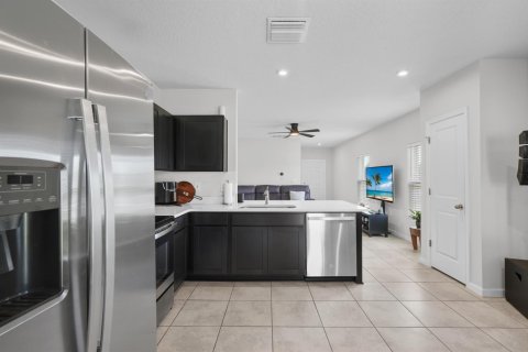 House in St. Lucie, Florida 3 bedrooms, 122.07 sq.m. № 2147254 - photo 17
