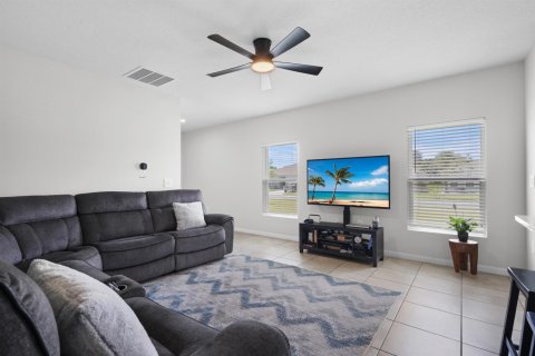 House in St. Lucie, Florida 3 bedrooms, 122.07 sq.m. № 2147254 - photo 13