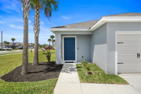 House in St. Lucie, Florida 3 bedrooms, 122.07 sq.m. № 2147254 - photo 8