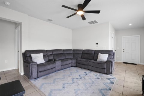 House in St. Lucie, Florida 3 bedrooms, 122.07 sq.m. № 2147254 - photo 12