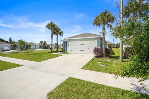 House in St. Lucie, Florida 3 bedrooms, 122.07 sq.m. № 2147254 - photo 5