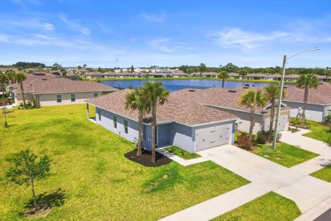 House in St. Lucie, Florida 3 bedrooms, 122.07 sq.m. № 2147254