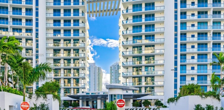 Condo in Aventura, Florida, 3 bedrooms  № 2055393