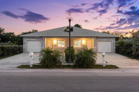 Immobilier commercial à vendre à Fort Lauderdale, Floride: 232.63 m2 № 1988931 - photo 1