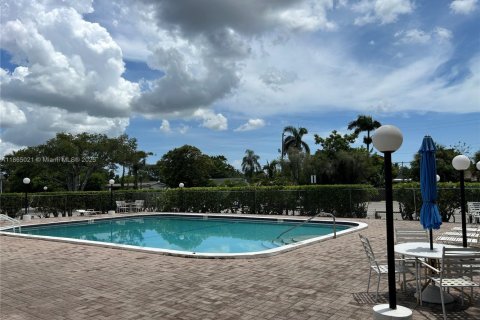 Condo in Margate, Florida, 1 bedroom  № 1893252 - photo 15