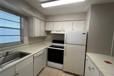 Condo in Margate, Florida, 1 bedroom  № 1893252 - photo 1