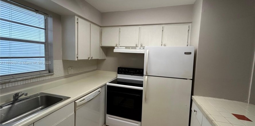 Condo in Margate, Florida, 1 bedroom № 1893252