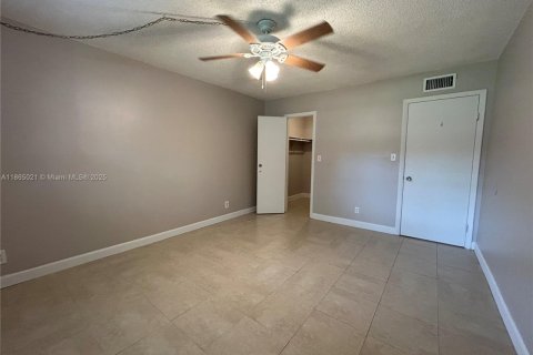 Condo in Margate, Florida, 1 bedroom  № 1893252 - photo 9