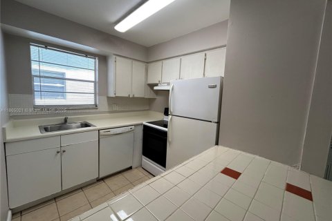 Condo in Margate, Florida, 1 bedroom  № 1893252 - photo 3