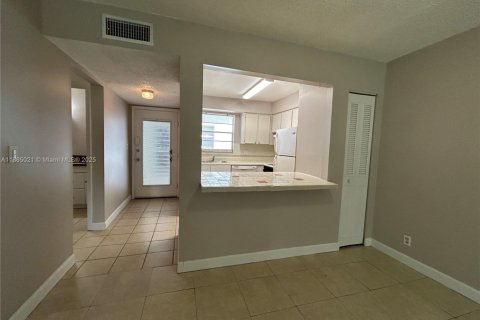 Condo in Margate, Florida, 1 bedroom  № 1893252 - photo 6