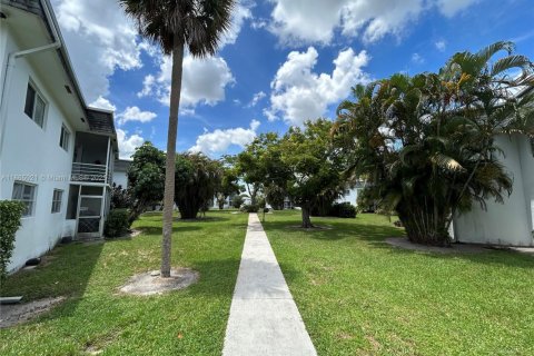 Condo in Margate, Florida, 1 bedroom  № 1893252 - photo 14