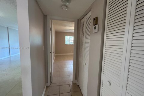 Condo in Margate, Florida, 1 bedroom  № 1893252 - photo 7