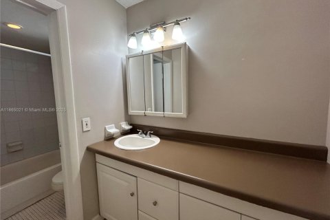 Condo in Margate, Florida, 1 bedroom  № 1893252 - photo 10
