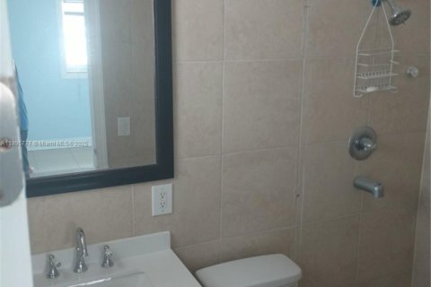 Casa en alquiler en Lauderdale-by-the-Sea, Florida, 1 dormitorio № 2081478 - foto 12