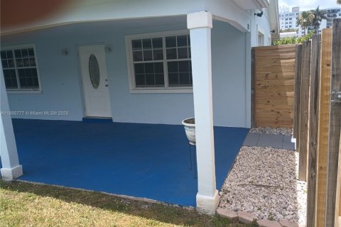 Casa en alquiler en Lauderdale-by-the-Sea, Florida, 1 dormitorio № 2081478 - foto 3