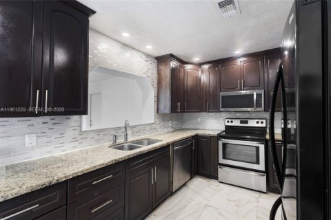 Villa ou maison à vendre à North Lauderdale, Floride: 4 chambres, 152.36 m2 № 2025008 - photo 9