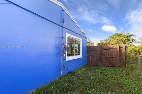 Villa ou maison à vendre à North Lauderdale, Floride: 4 chambres, 152.36 m2 № 2025008 - photo 30