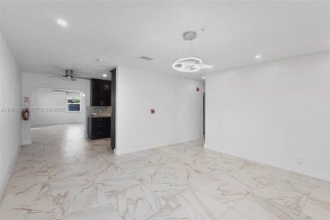 Villa ou maison à vendre à North Lauderdale, Floride: 4 chambres, 152.36 m2 № 2025008 - photo 6