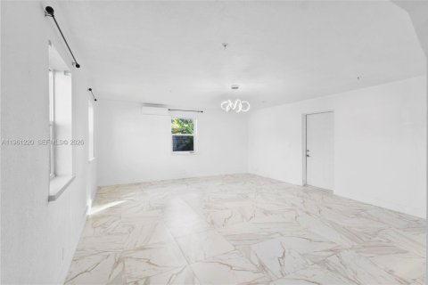 Villa ou maison à vendre à North Lauderdale, Floride: 4 chambres, 152.36 m2 № 2025008 - photo 11