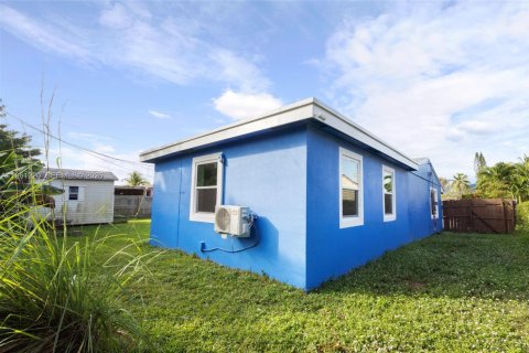 Villa ou maison à vendre à North Lauderdale, Floride: 4 chambres, 152.36 m2 № 2025008 - photo 29