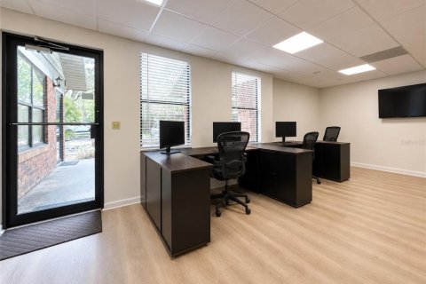 Immobilier commercial à louer à Gainesville, Floride: 56.58 m2 № 2285571 - photo 2