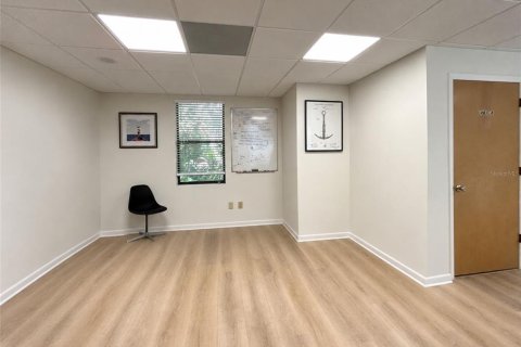 Immobilier commercial à louer à Gainesville, Floride: 56.58 m2 № 2285571 - photo 5