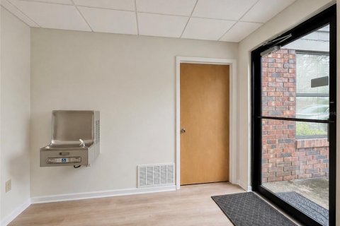 Immobilier commercial à louer à Gainesville, Floride: 56.58 m2 № 2285571 - photo 4