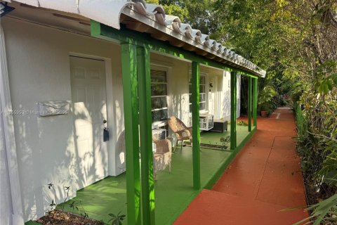 House in Hollywood, Florida 2 bedrooms, 127.28 sq.m. № 1880367 - photo 4