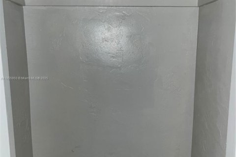 House in Hollywood, Florida 2 bedrooms, 127.28 sq.m. № 1880367 - photo 10